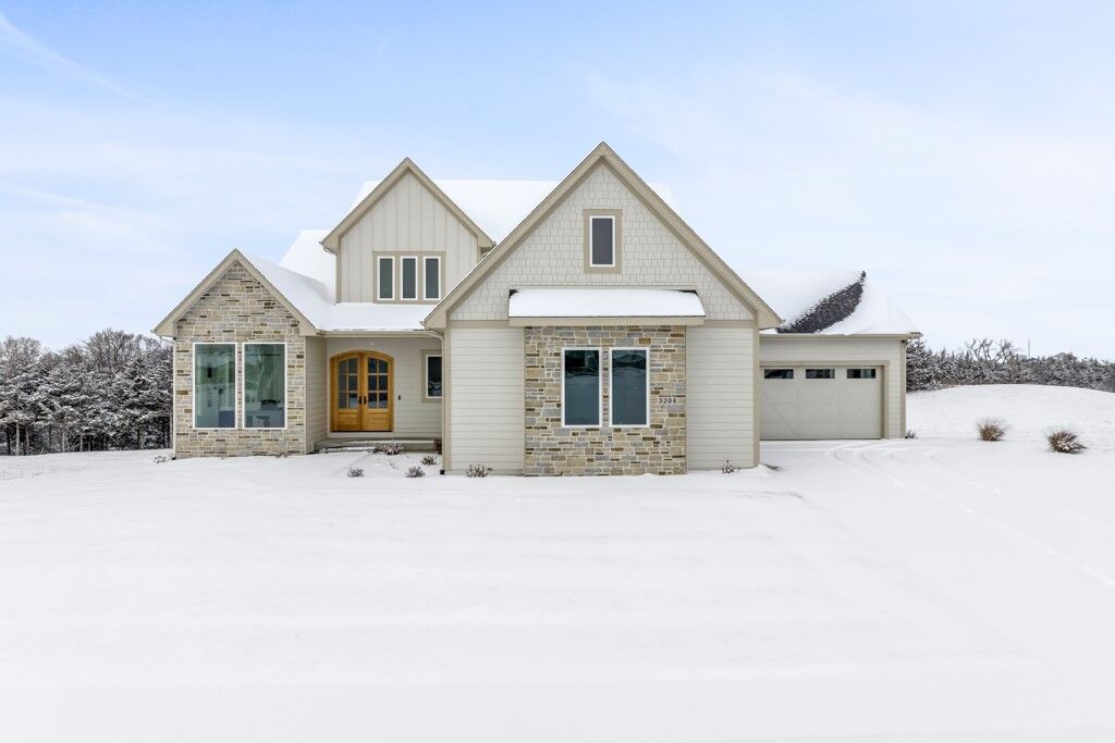 Property Photo: 3204 NE Avery Drive IA 50021