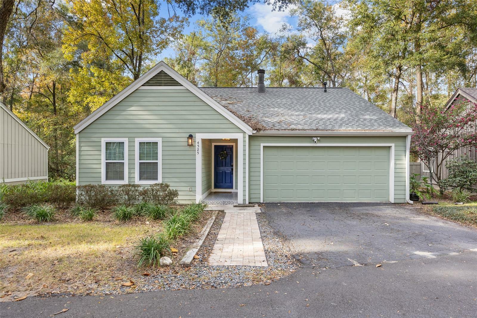 Property Photo: 4525 SW 84th Drive FL 32608