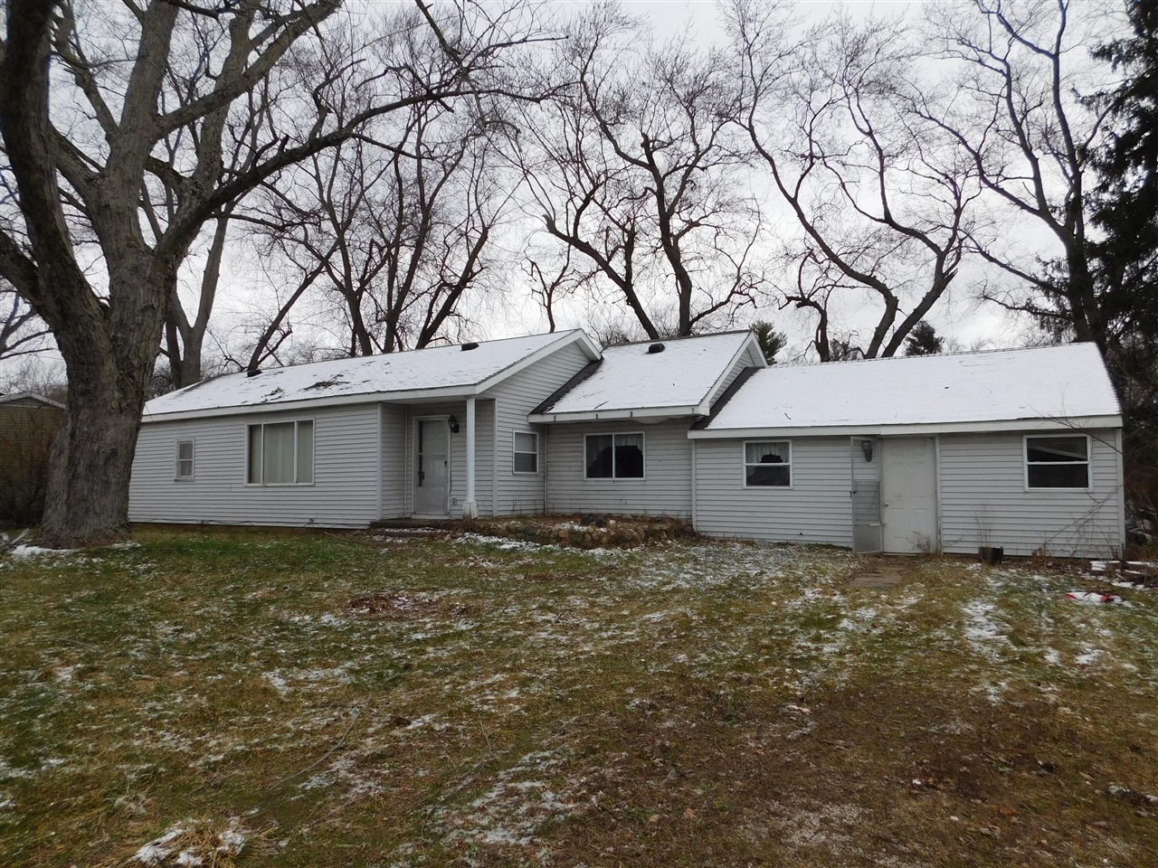 8137 Forest Beach Road  Watervliet MI 49098-9706 photo