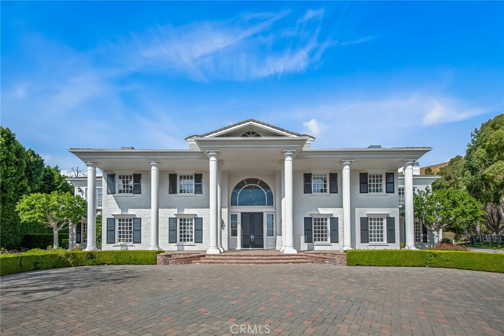 Property Photo:  25131 Butterfield Road  CA 91302 