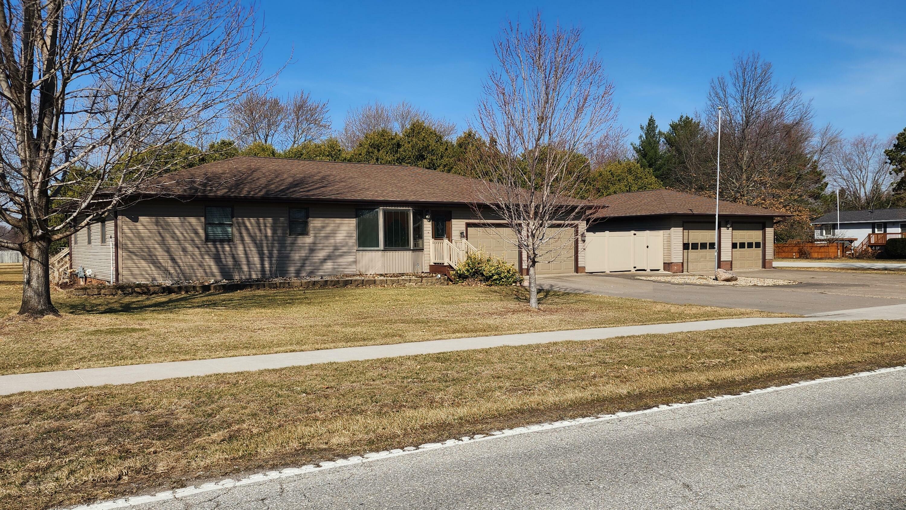 Property Photo: 6702 McIntire Road IA 52761