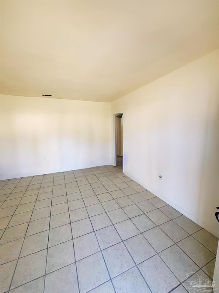 Property Photo:  128 Beech St  FL 32506 