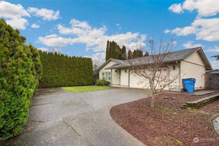 4 bed Vancouver home for sale: 15804 NE 6th Circle, Vancouver, WA 98684