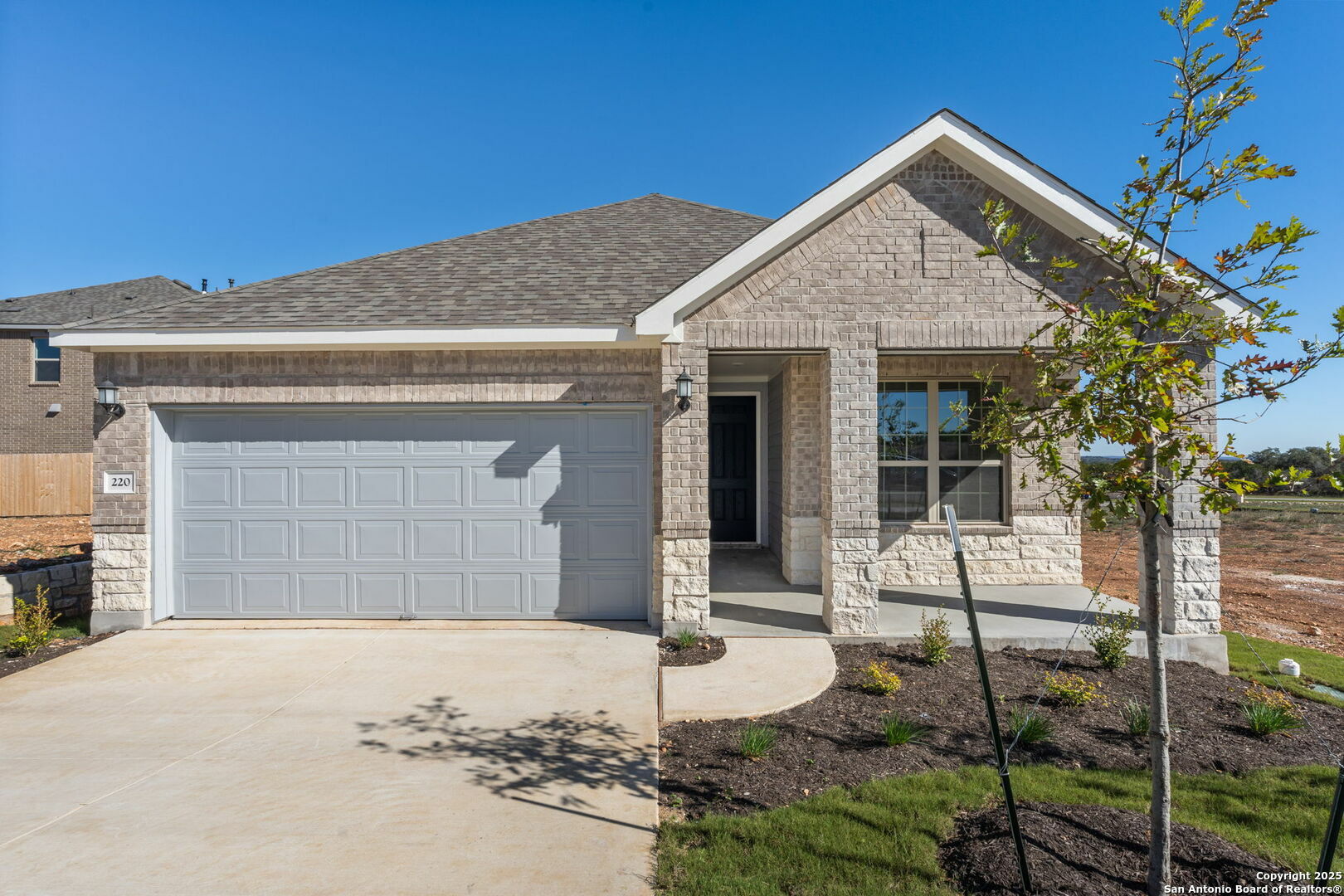 Property Photo: 220 Cogitare Ln TX 78666