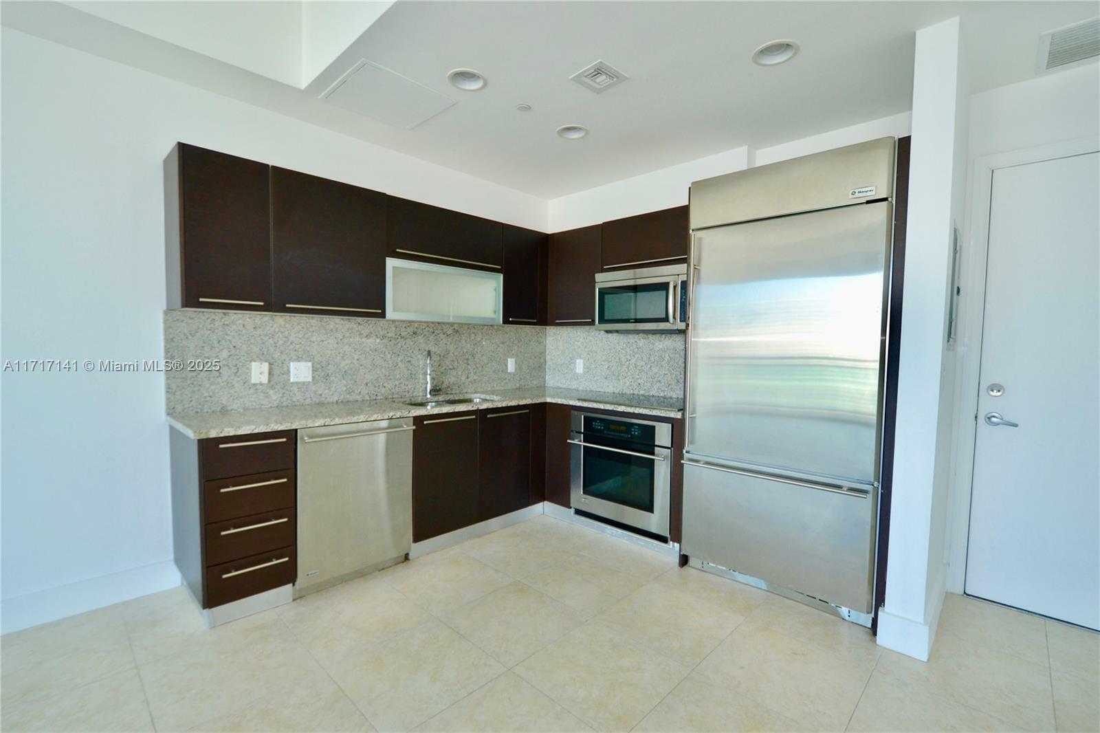 Property Photo:  950 Brickell Bay Dr 5008  FL 33131 