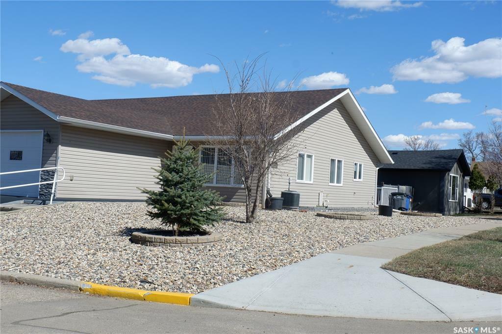 401 3rd Avenue E 3  Assiniboia SK S0H 0B0 photo