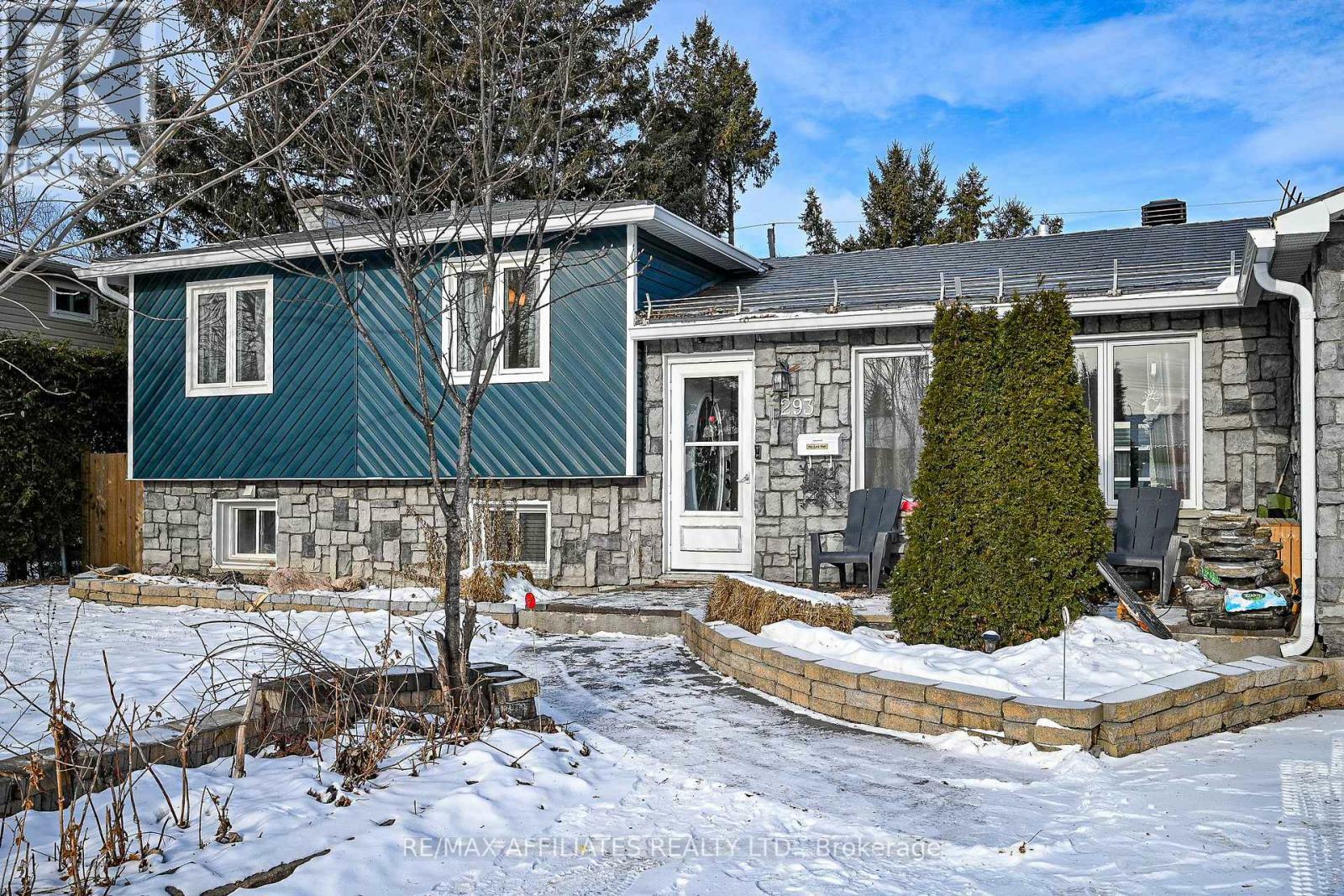 Property Photo:  293 Gleneagles Avenue  ON K1E 1L7 