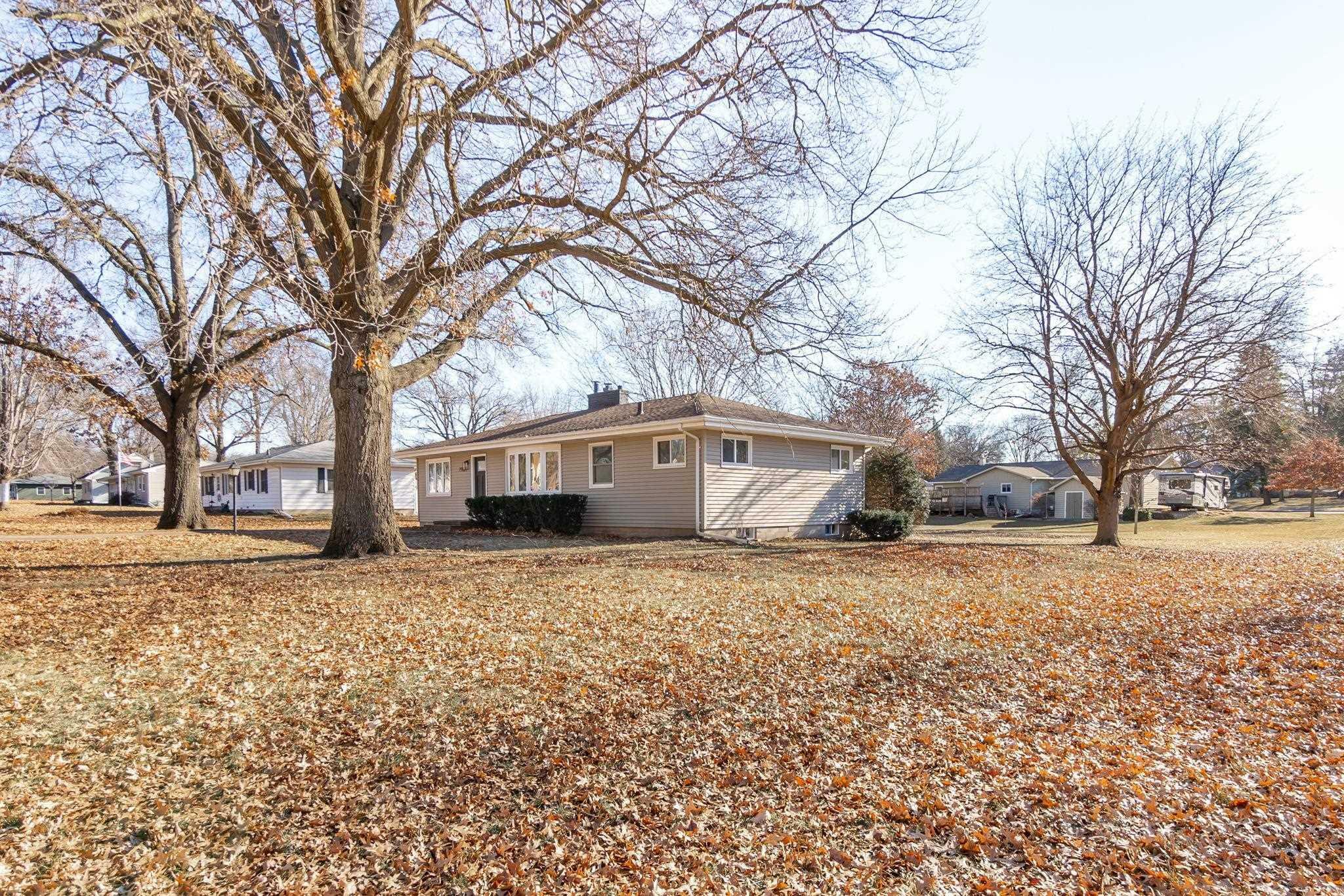 Property Photo:  1901 Pin Oak Drive  IA 50613 