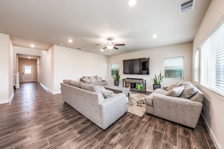 Property Photo:  2030 N Sherman Street  CA 93230 