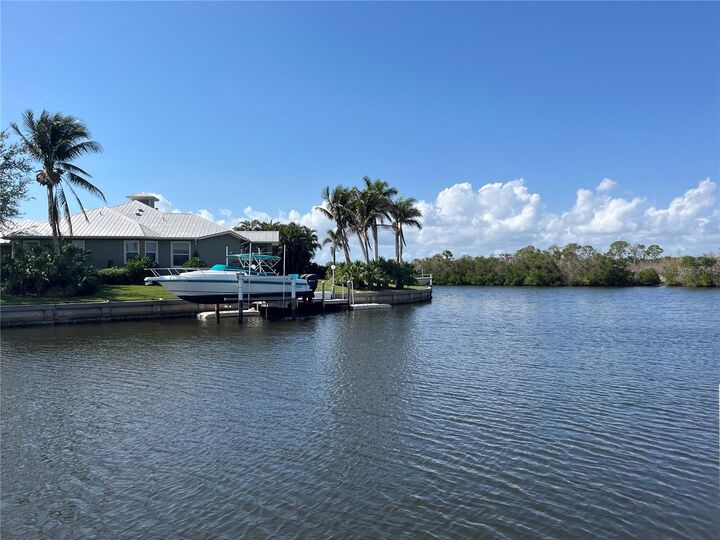 Property Photo:  21081 Edgewater Drive  FL 33952 