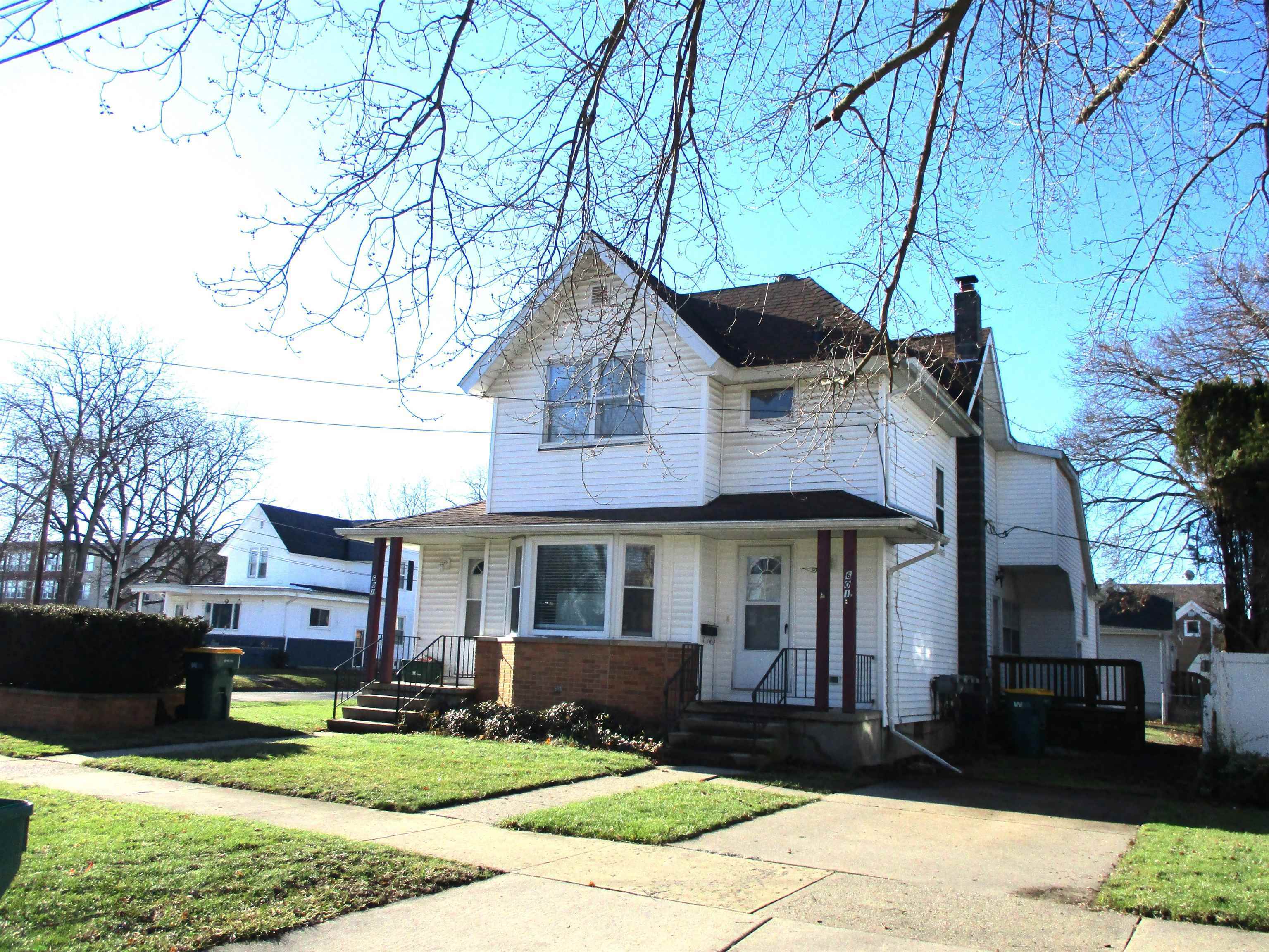 Property Photo:  601 N Saginaw Street  MI 48429 