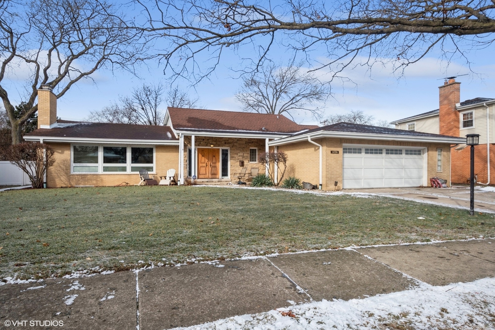 Property Photo:  1426 S Clifton Avenue  IL 60068 