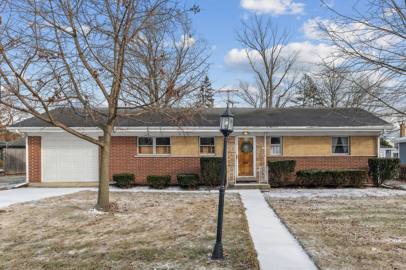 Property Photo:  4707 Fairview Avenue  IL 60515 