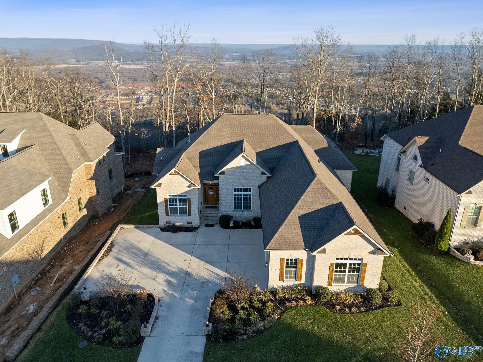 Property Photo:  19 Ridge Bluff Circle SE  AL 35803 