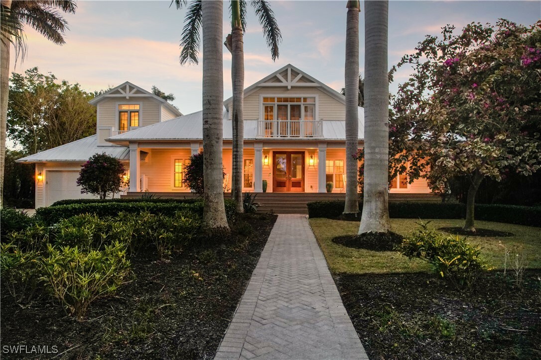 Property Photo: 154 4th Avenue N FL 34102