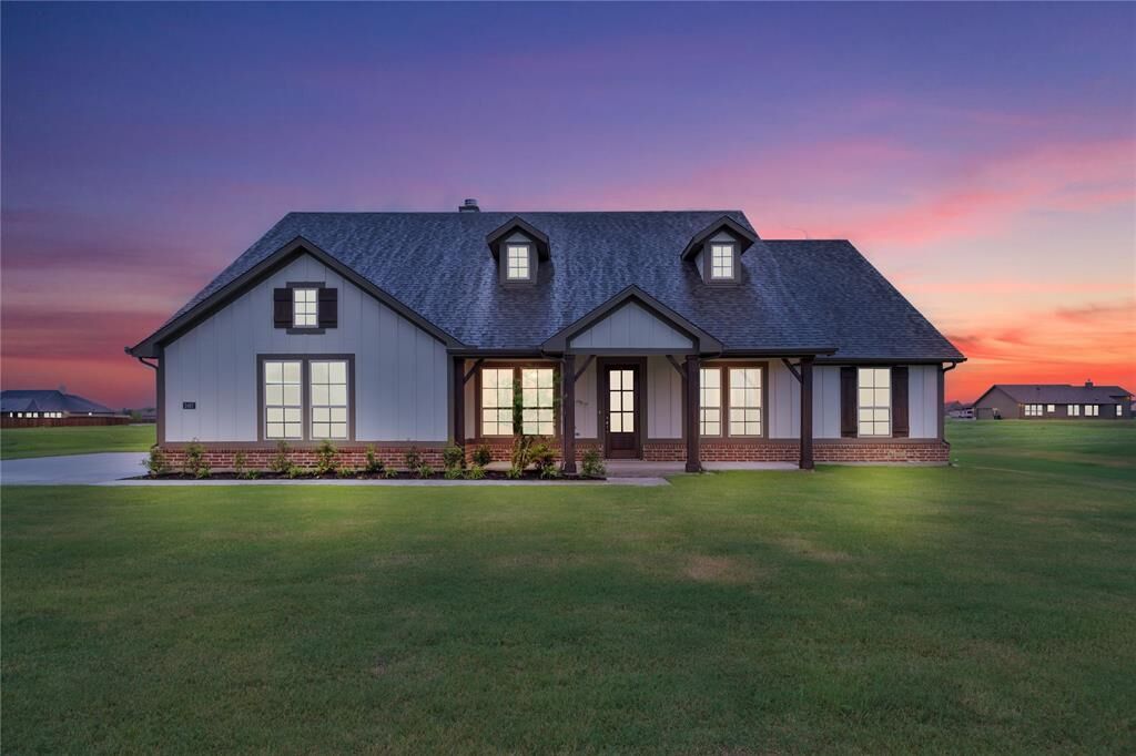 Property Photo:  2467 Blackjack Oak Road  TX 75161 