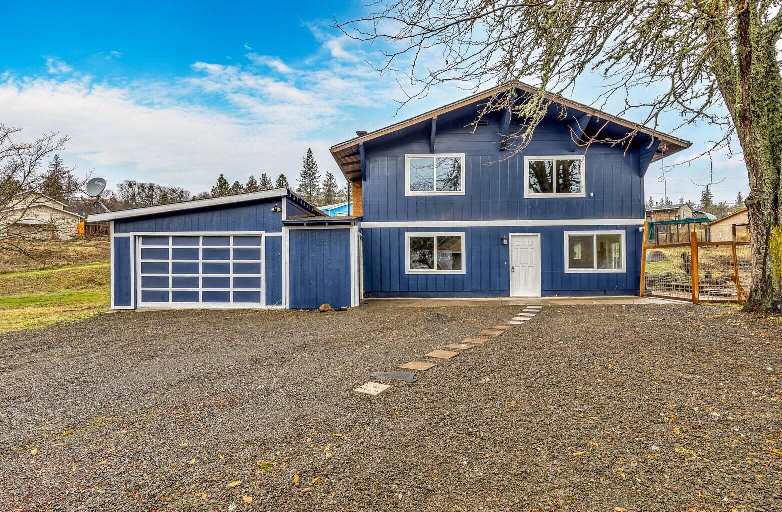 Property Photo: 124 Hudspeth Lane OR 97539