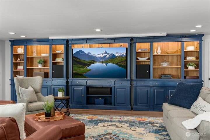 Property Photo:  2330  Bayview Place  WA 98203 