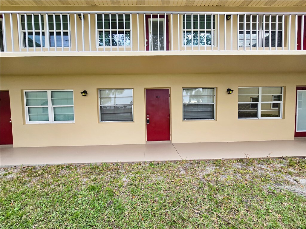 Property Photo:  29 Vista Gardens Trail 104  FL 32962 