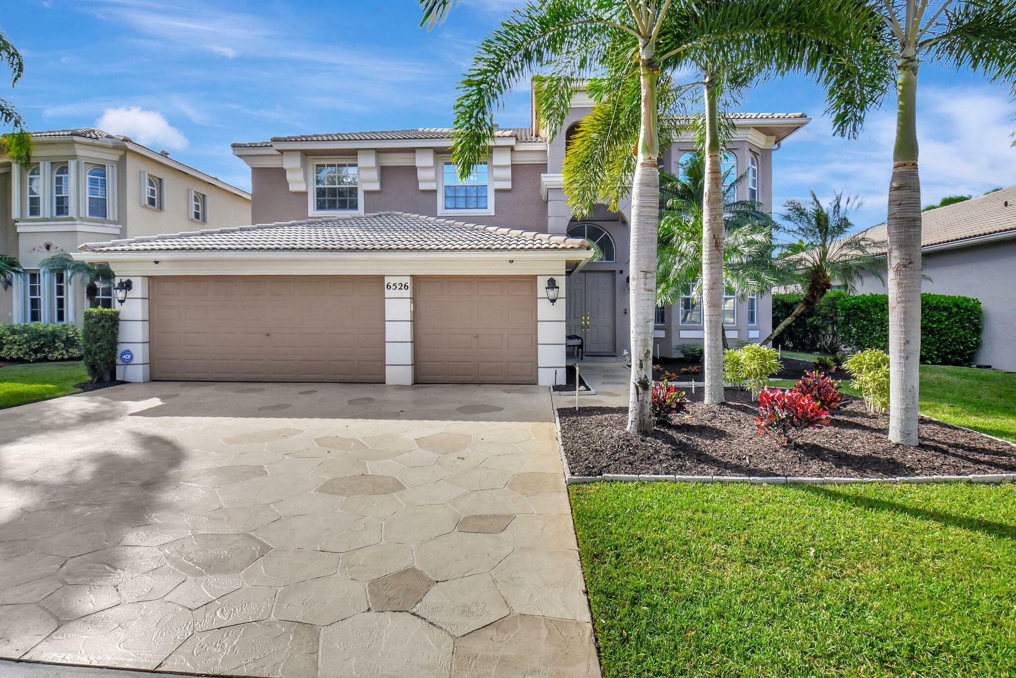 Property Photo:  6526 Stonehurst Circle  FL 33467 