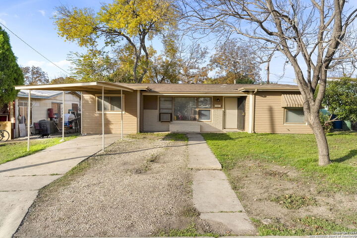 Property Photo: 131 Savannah Dr TX 78213