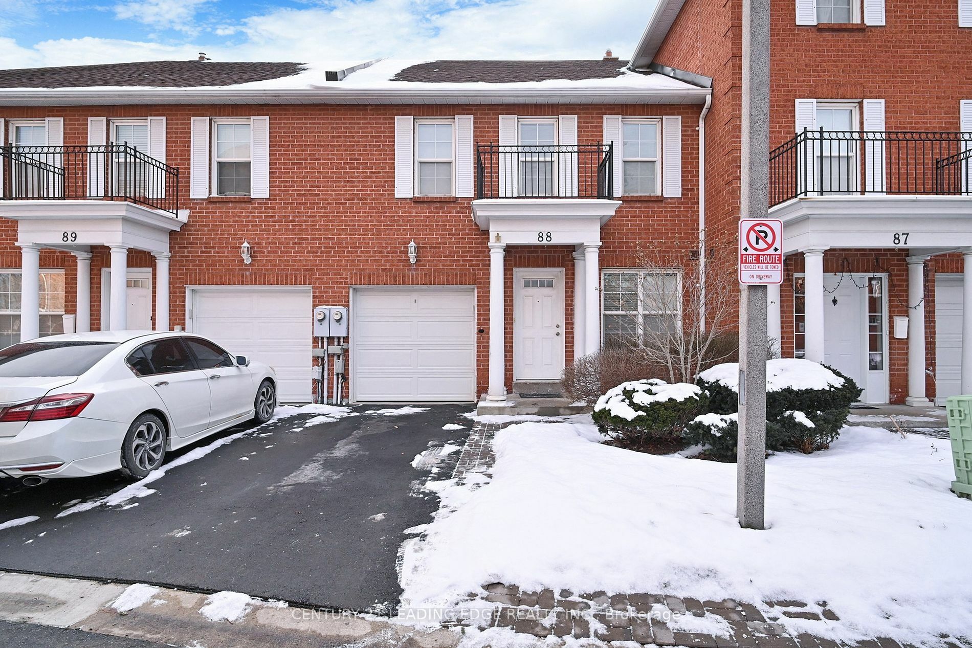 Property Photo:  88 Stornwood Crt  ON L4W 4J2 