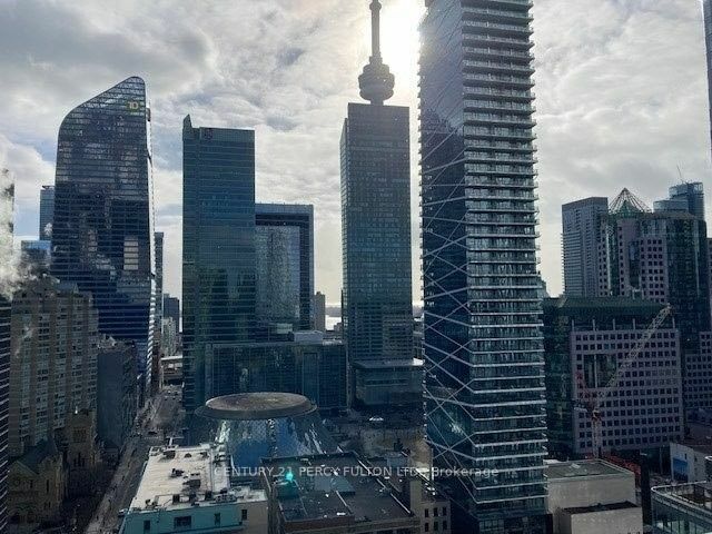 Photo de la propriété:  126 Simcoe St 2309  ON M5H 4E6 