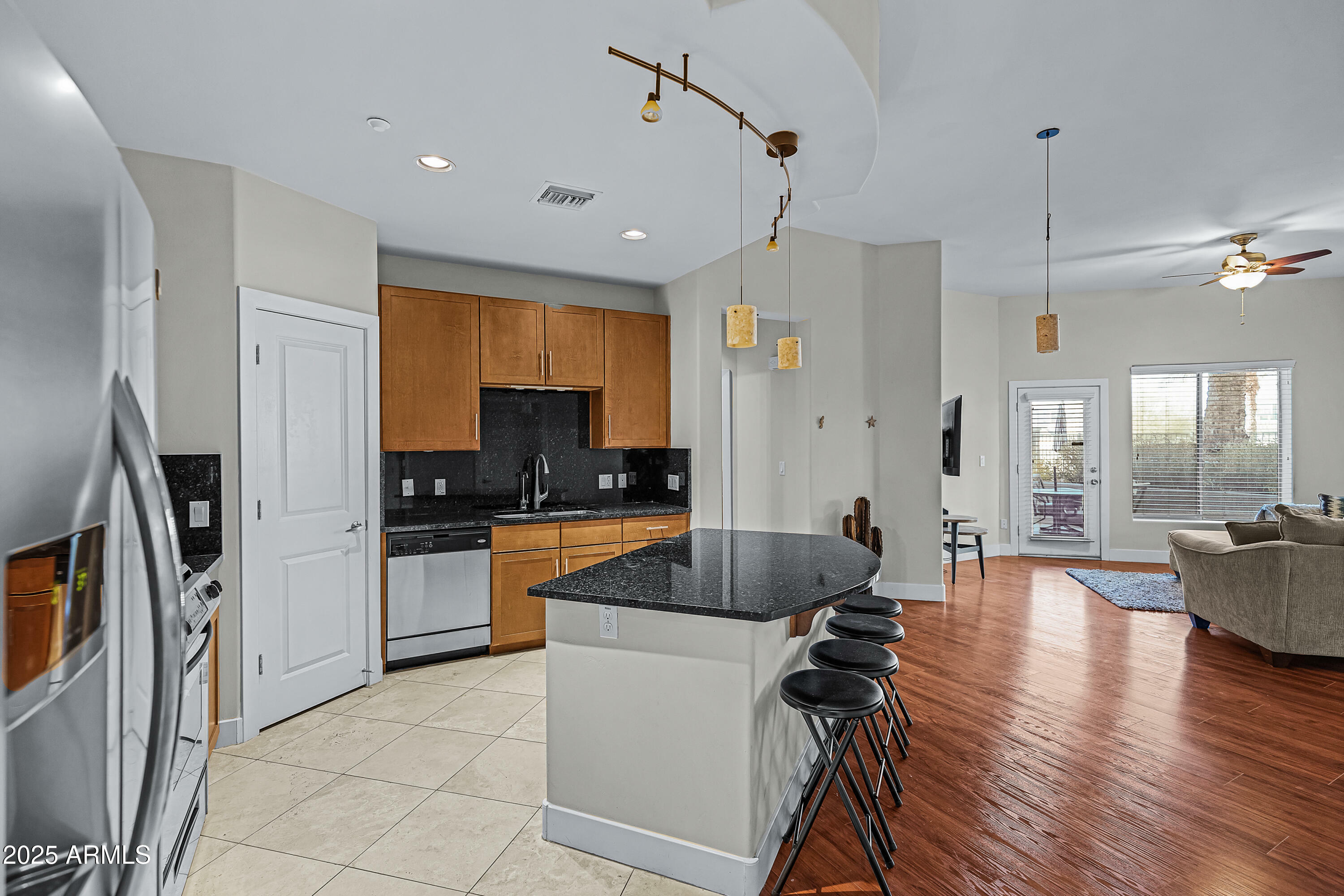 Property Photo: 945 E Playa Del Norte Drive 1014 AZ 85288