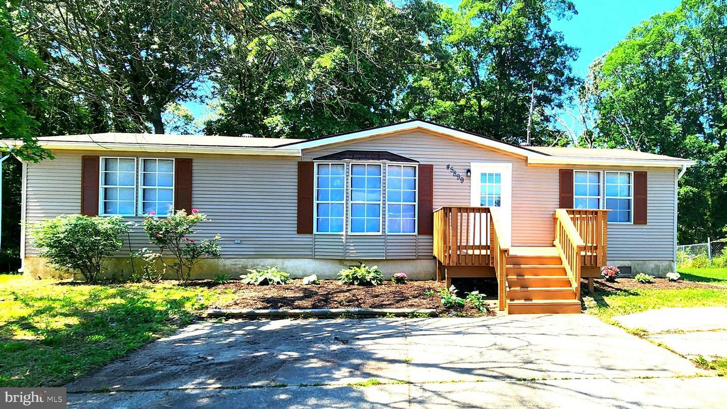 Property Photo: 45899 S Springsteen Court MD 20619