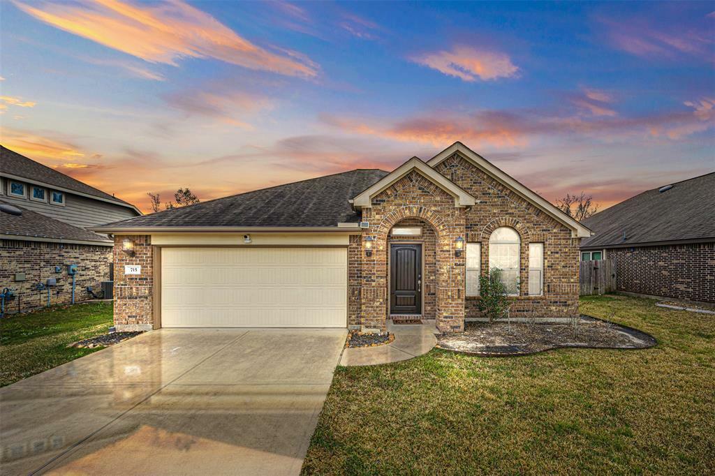 Property Photo:  715 S Galley Drive  TX 77532 