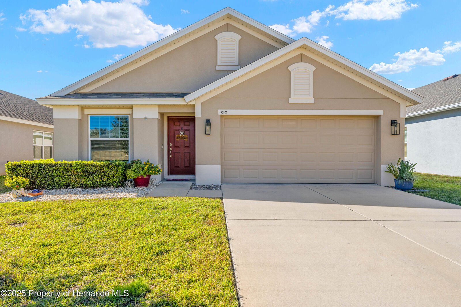 Property Photo:  842 Old Winsor Way  FL 34609 