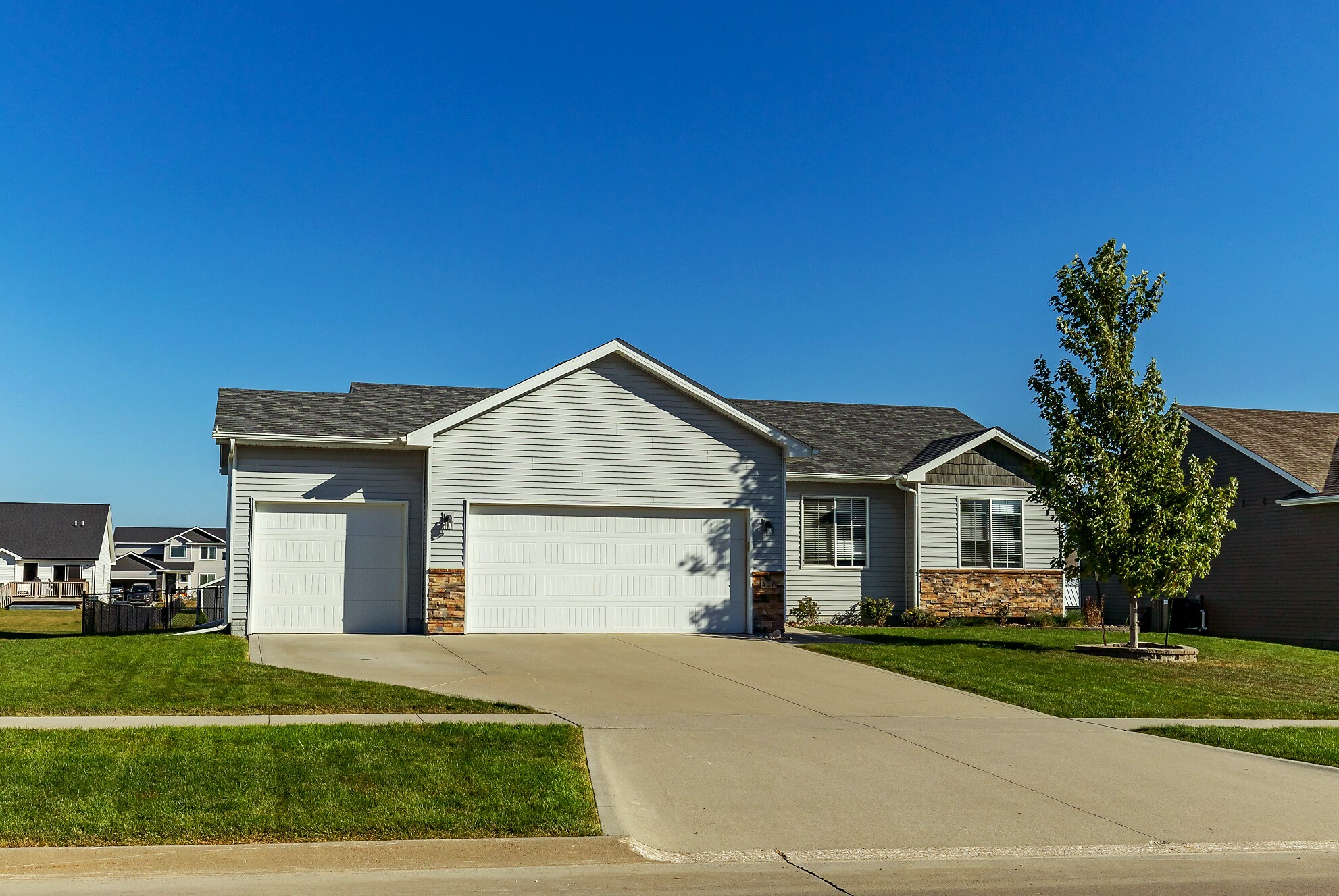 Property Photo:  428 W Centennial Drive  IA 50124 