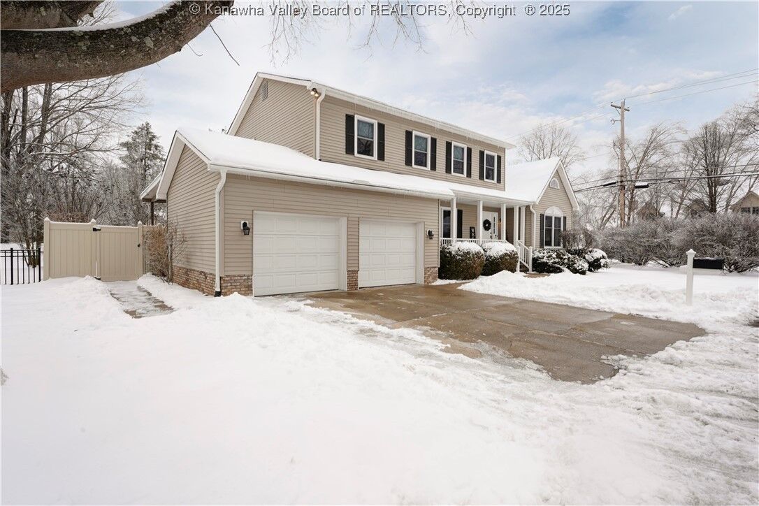 Property Photo:  2 Royal Oak Court  WV 25526 