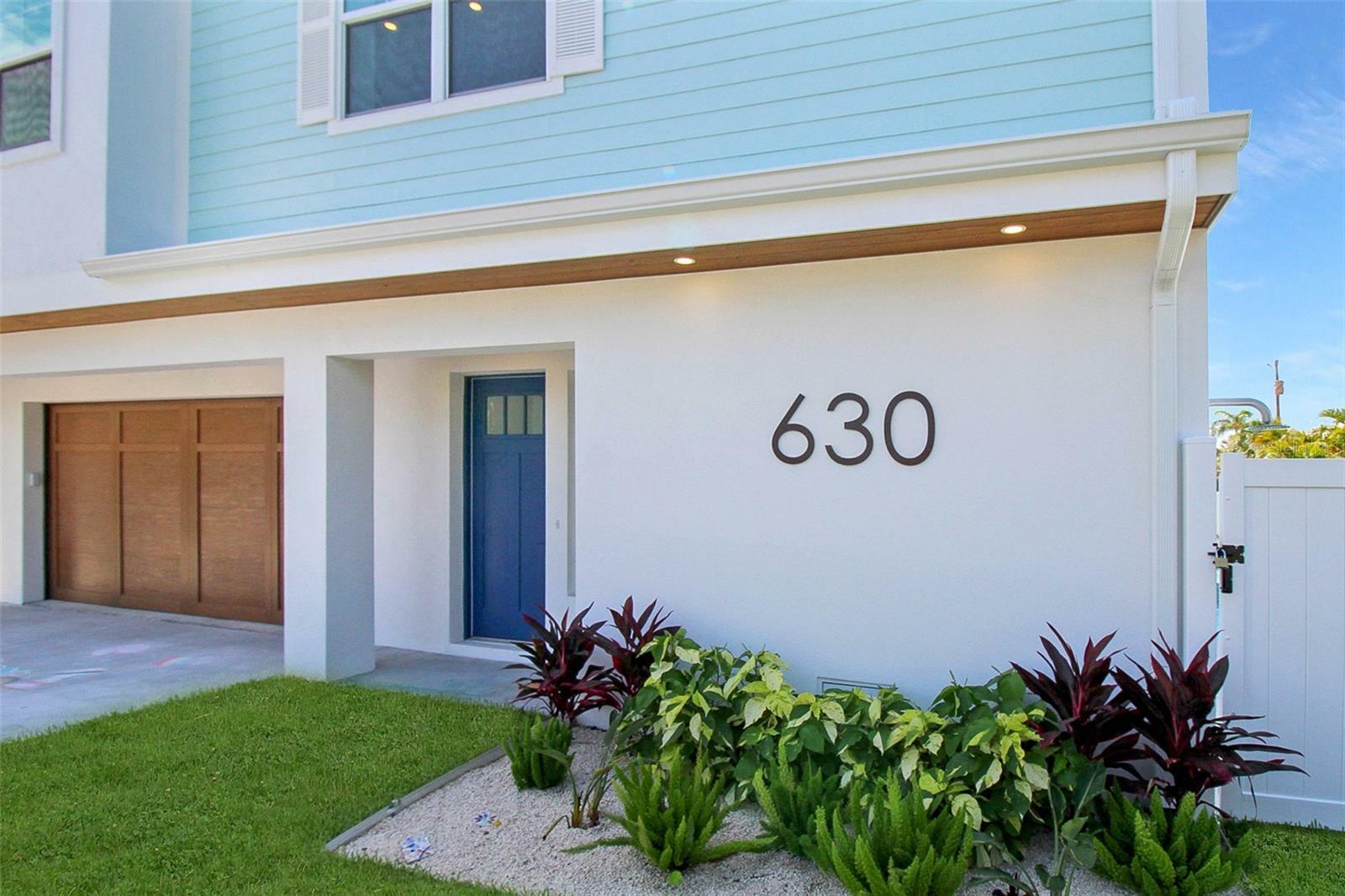 Property Photo: 630 Companion Way FL 34228