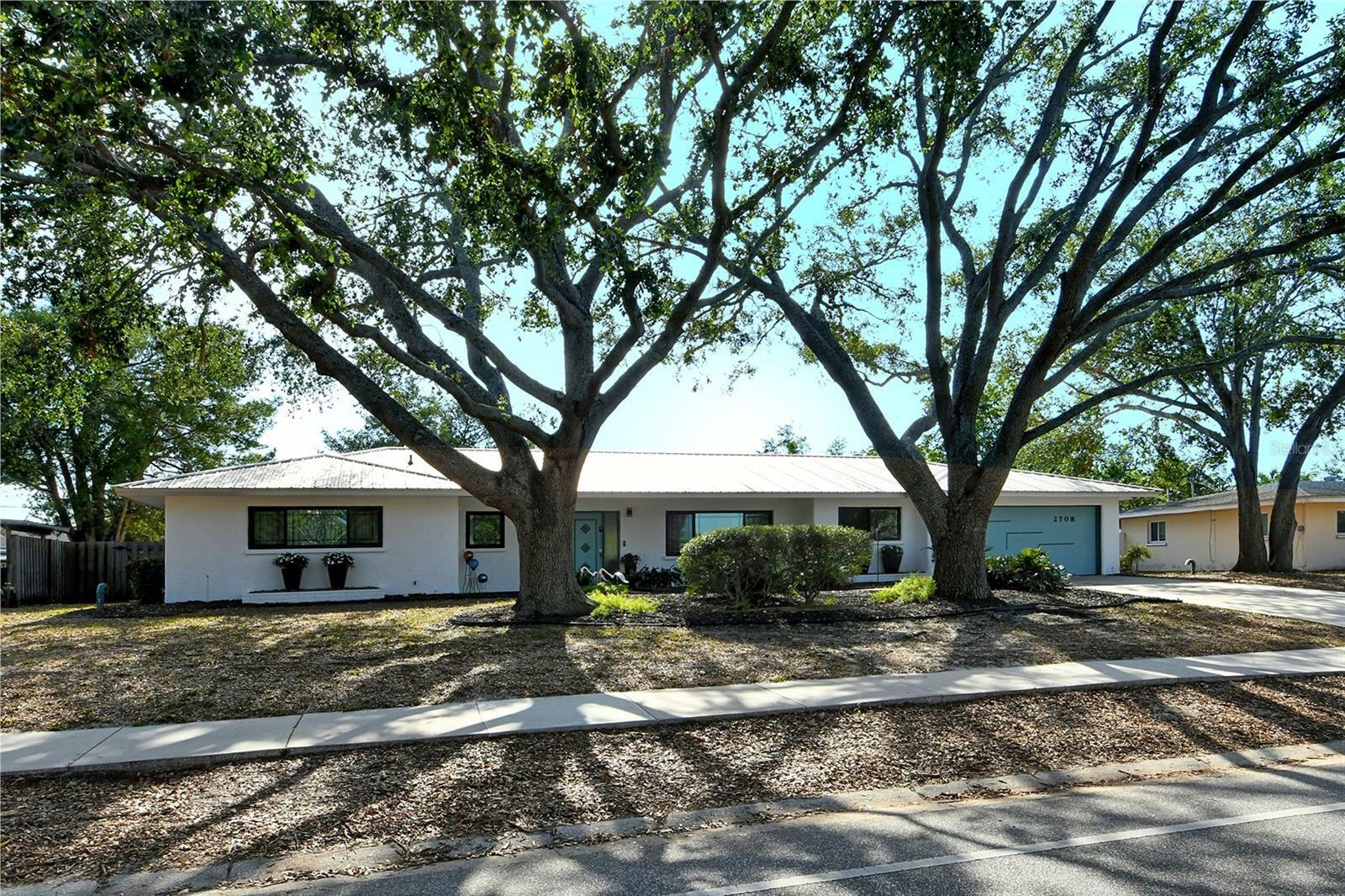 Property Photo:  2708 Siesta Drive  FL 34239 