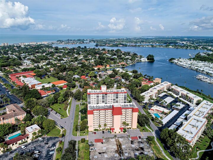 Property Photo:  232 Saint Augustine Avenue 404  FL 34285 