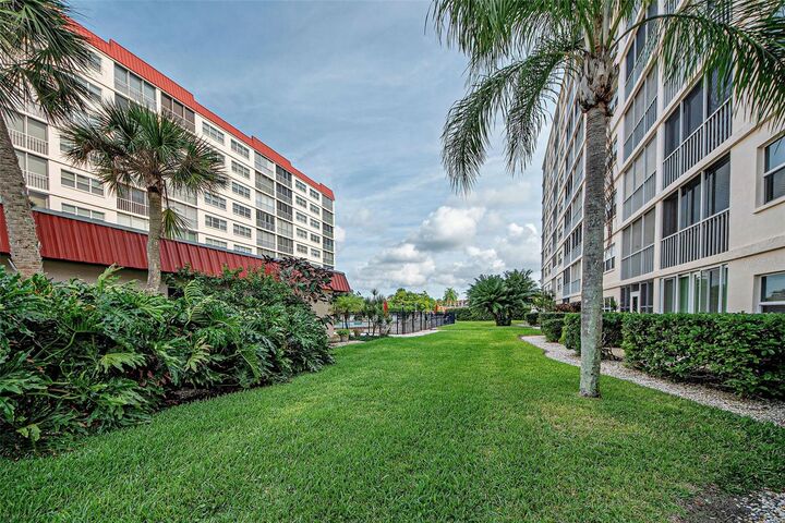 Property Photo: 232 Saint Augustine Avenue 404 FL 34285