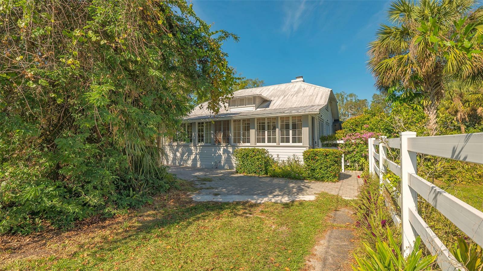 Property Photo:  2525 Ashton Road  FL 34231 