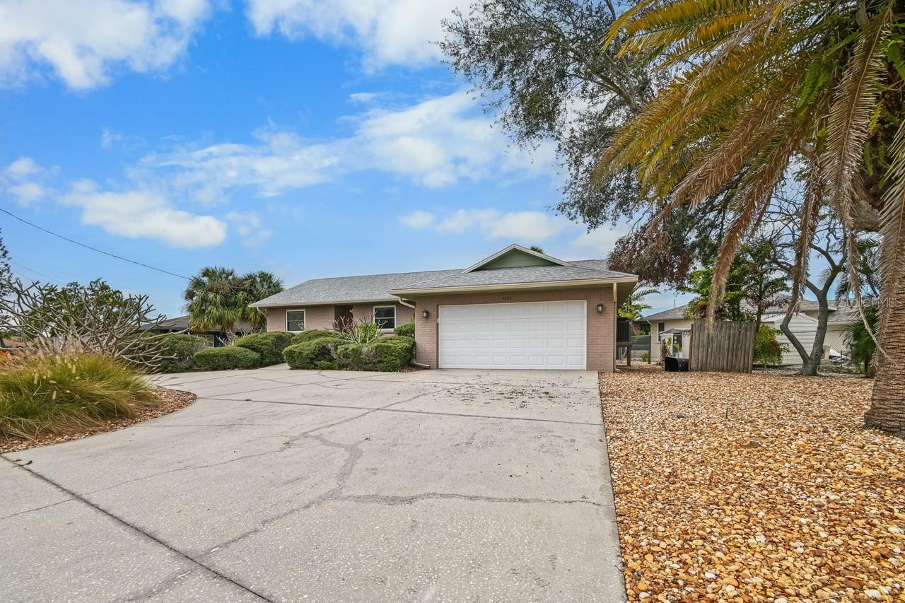 Property Photo:  6208 Spanish Main Drive  FL 33572 