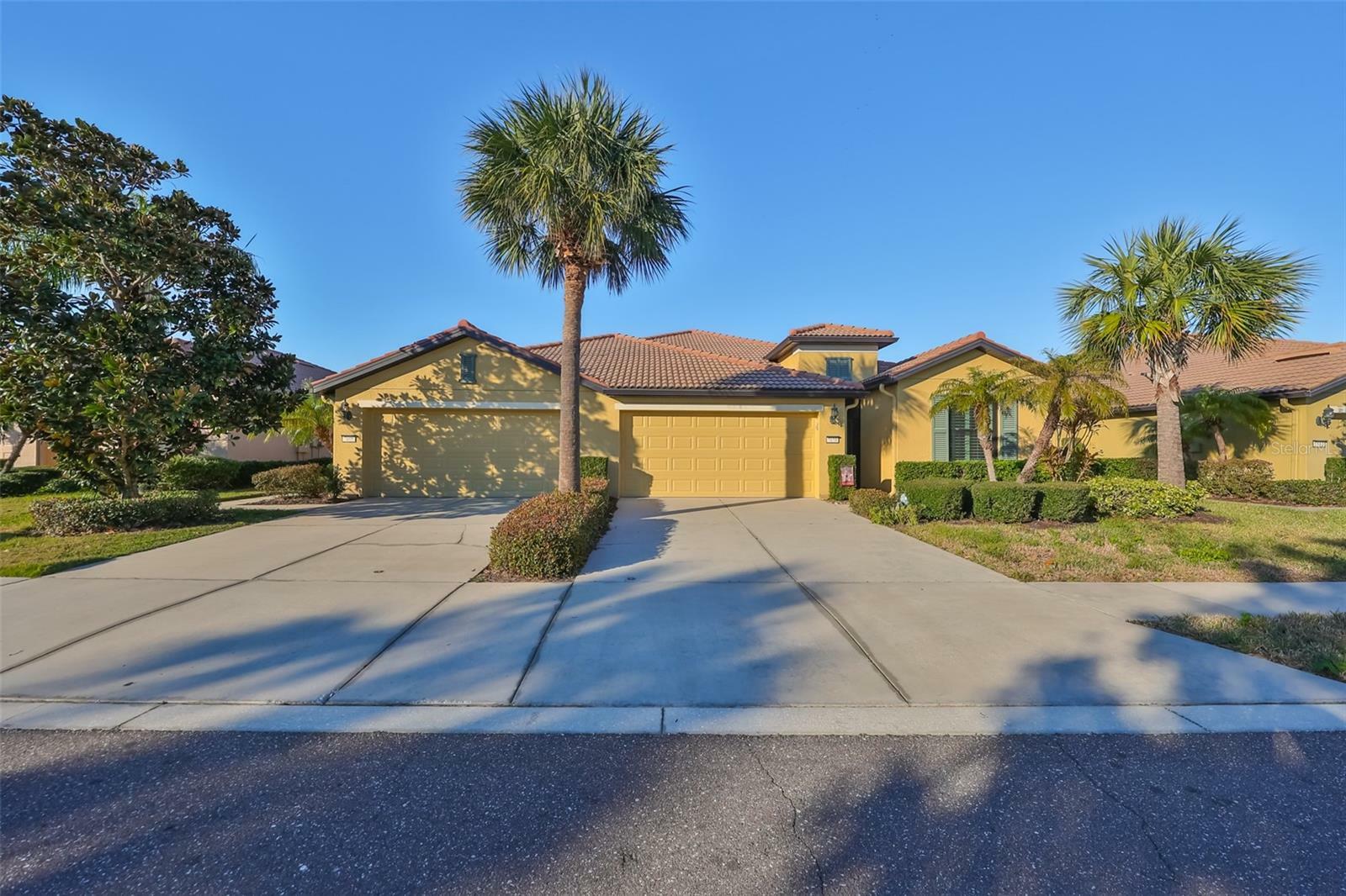 Property Photo:  5608 Sunset Falls Drive  FL 33572 