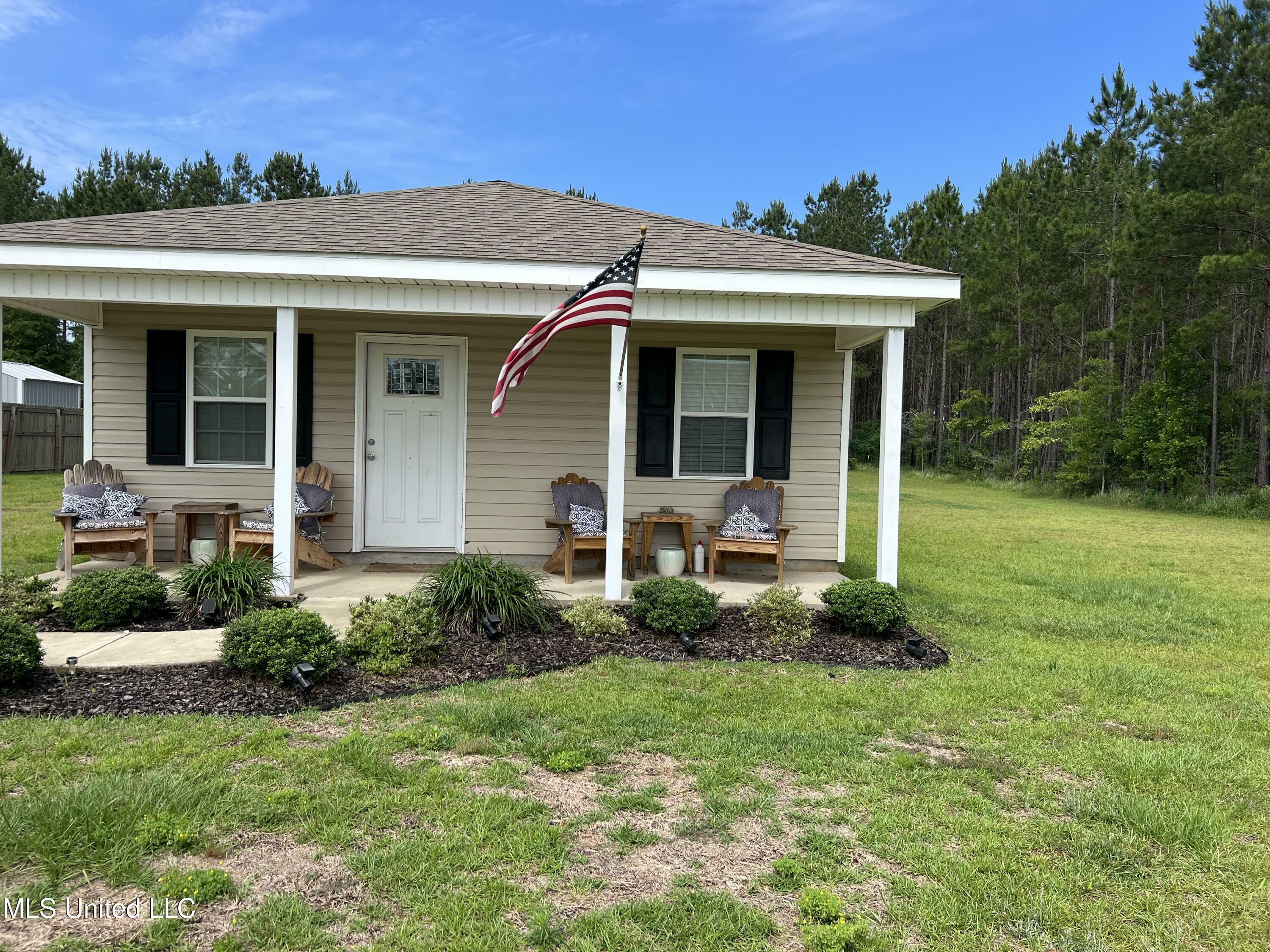 Property Photo:  261 Gordon Road  MS 39452 