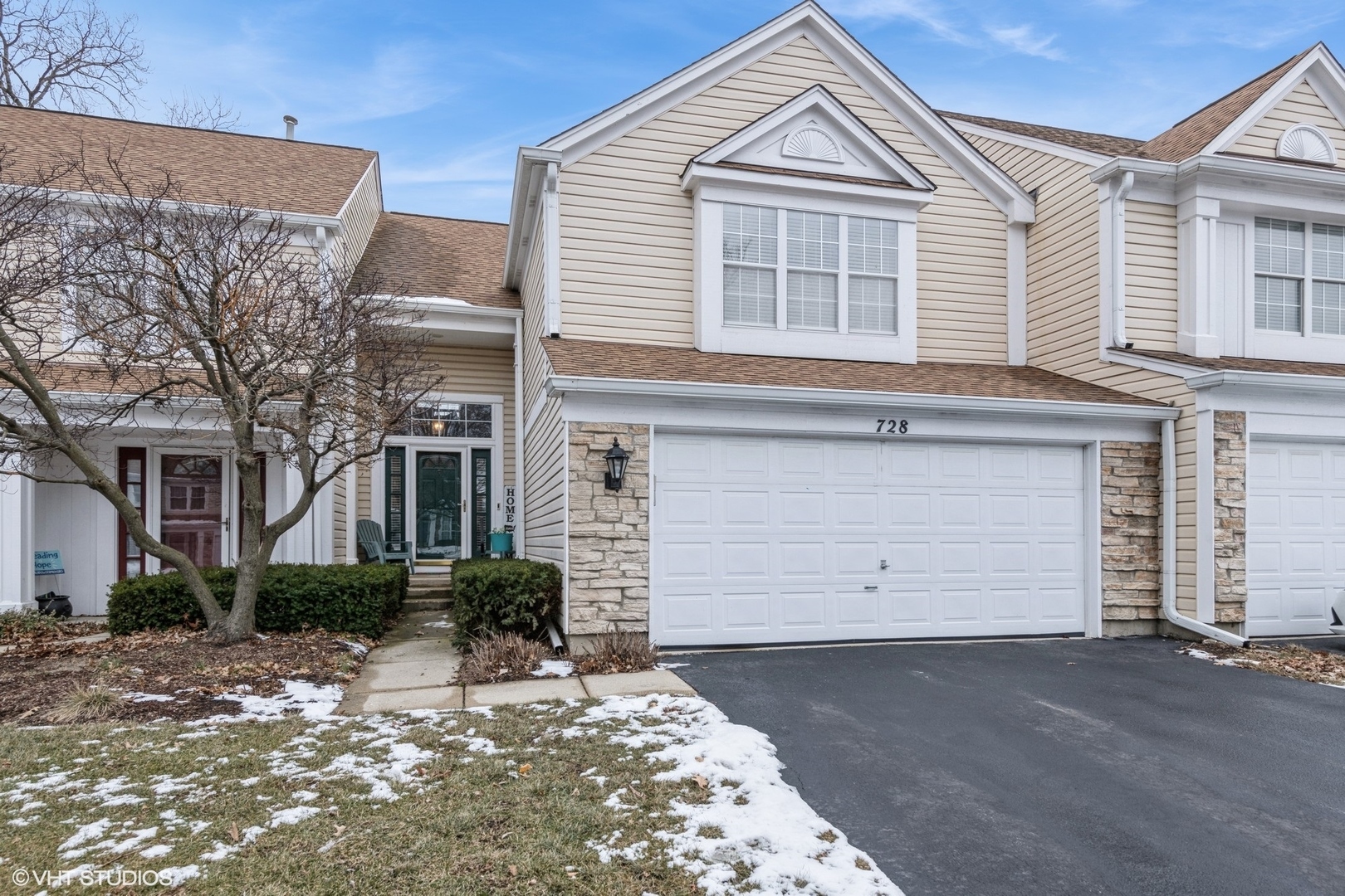 Property Photo: 728 N Charter Hall Drive IL 60067