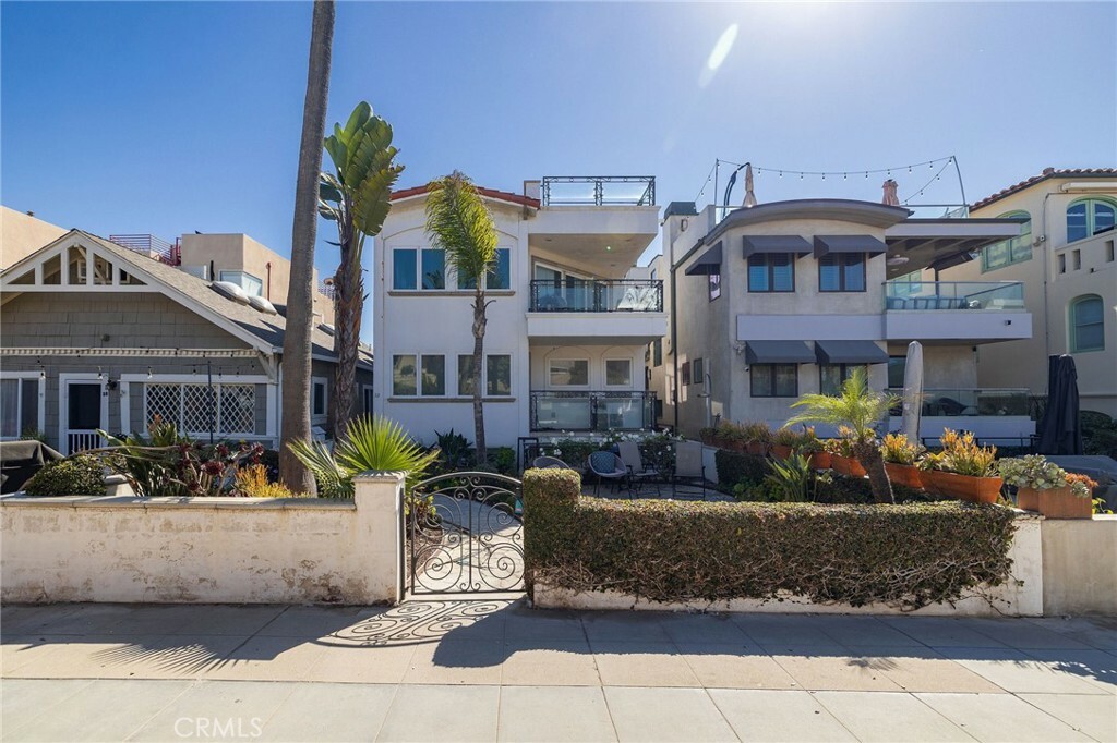 Property Photo: 32 8th Street CA 90254