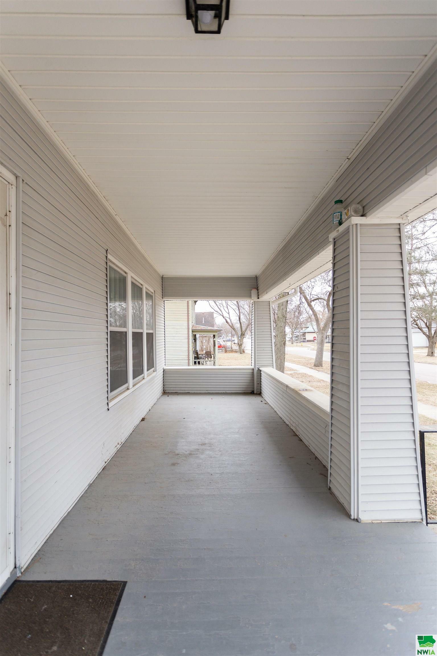 Property Photo:  120 3rd Ave NW  IA 51031 