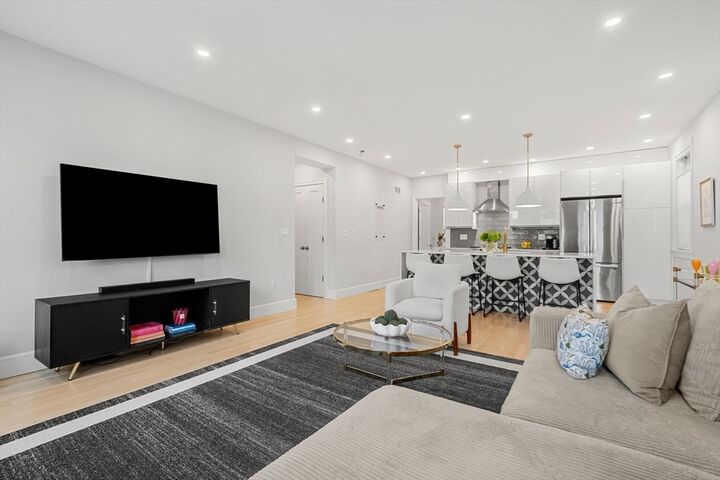Property Photo: 539-543 E 3rd 302 MA 02127