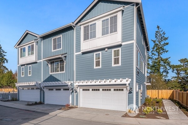 Property Photo:  15423  Admiralty Way F1  WA 98087 