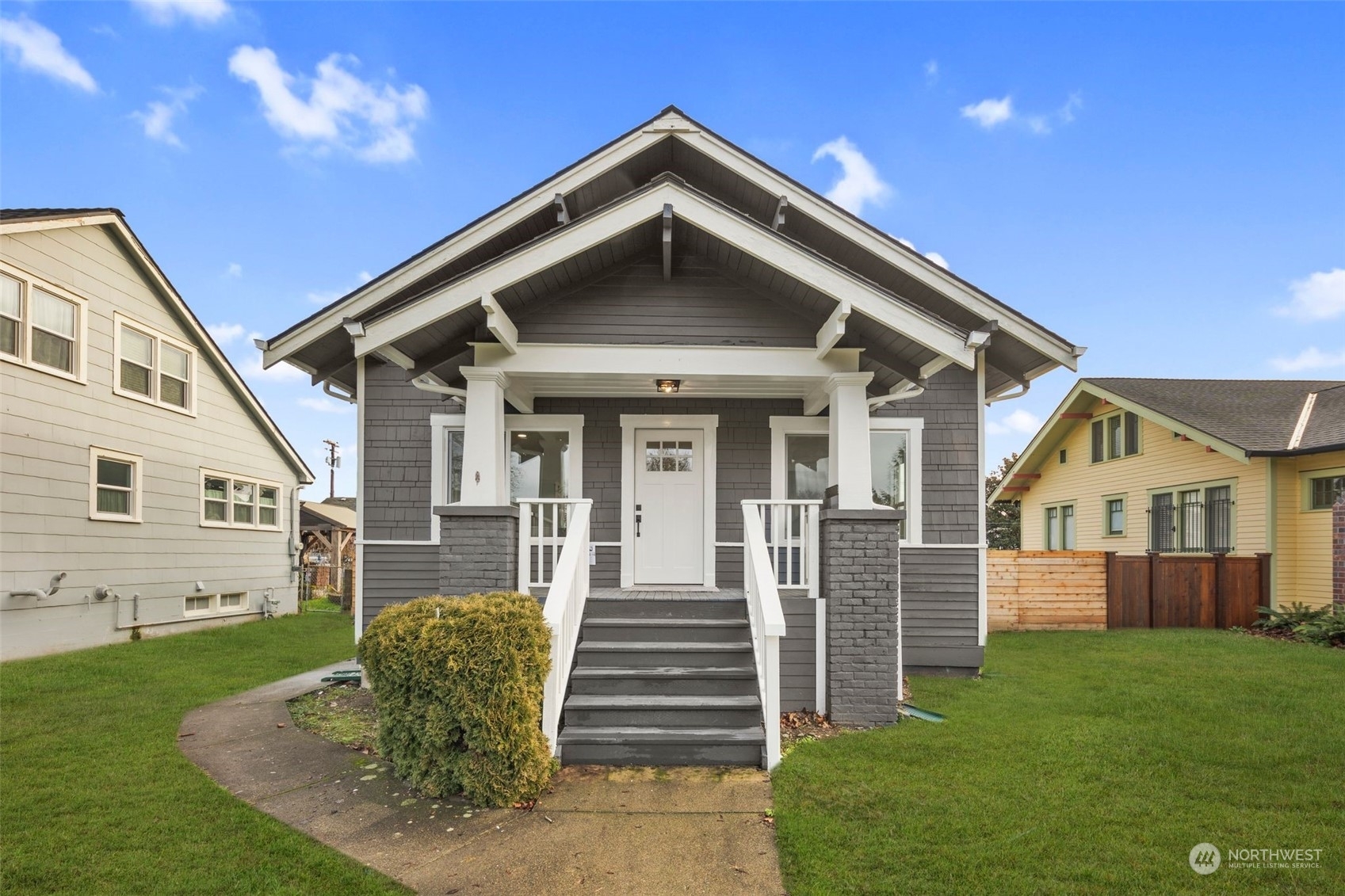 Property Photo:  907  Sumner Avenue  WA 98390 