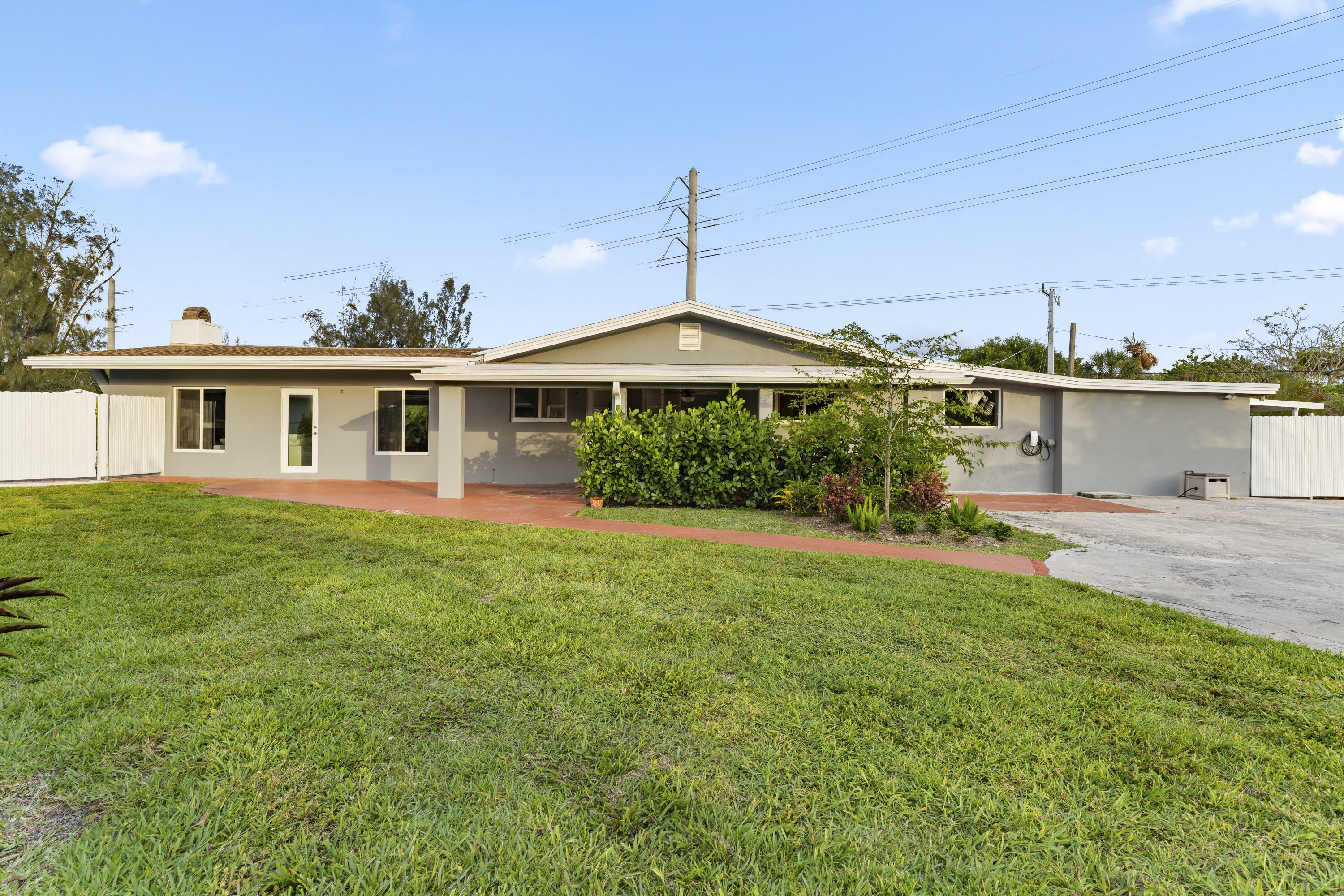 Property Photo:  500 Santa Fe Road  FL 33406 