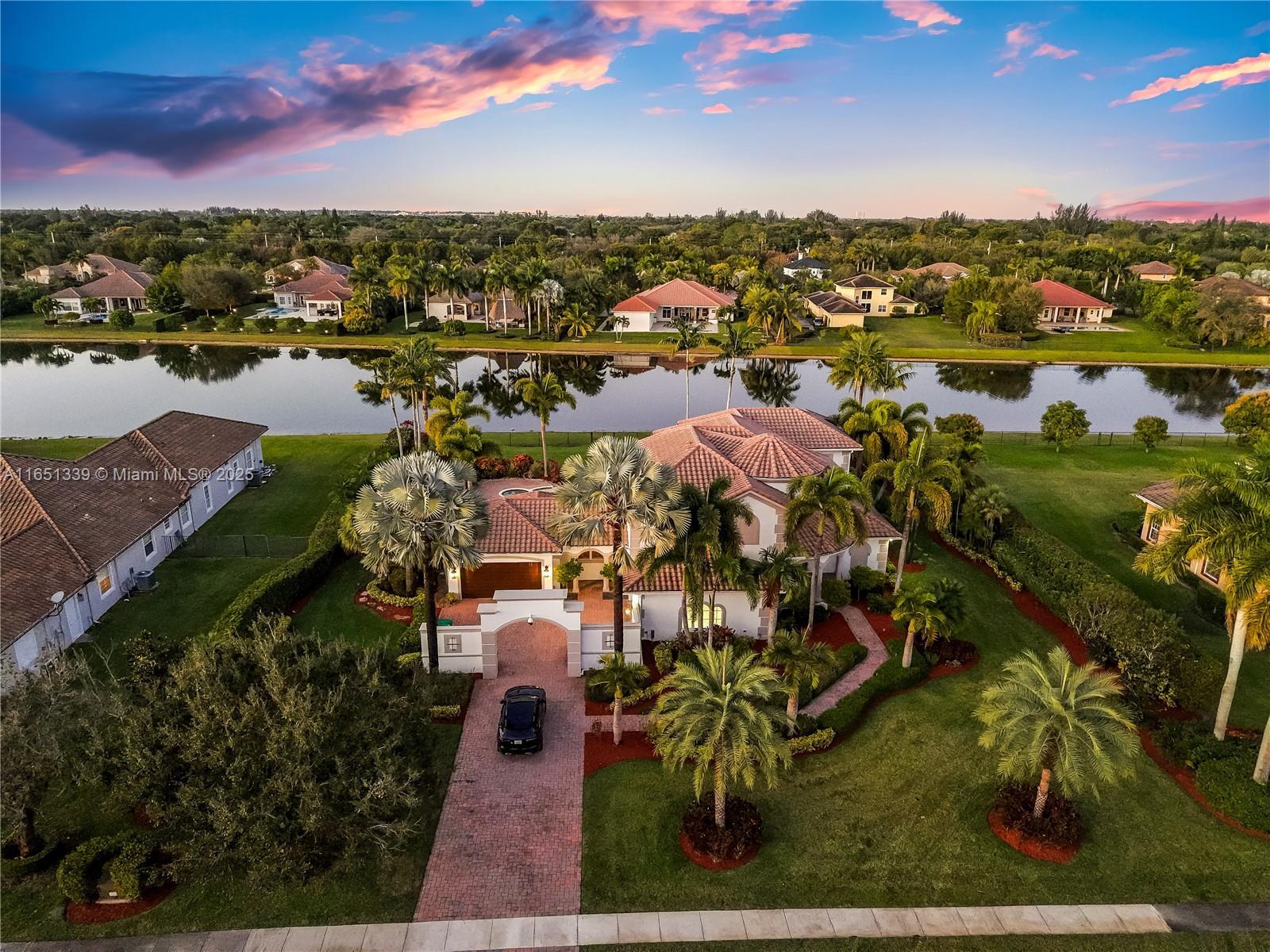 Property Photo:  14403 S Jockey Cir S  FL 33330 