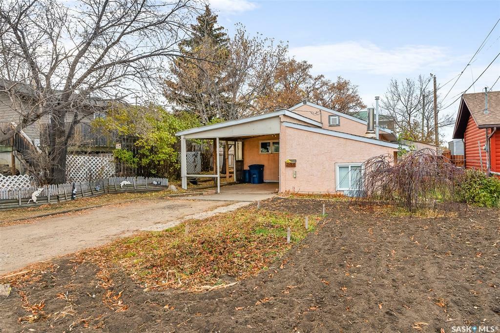 Property Photo:  203 1st Avenue SE  SK S6H 4W4 